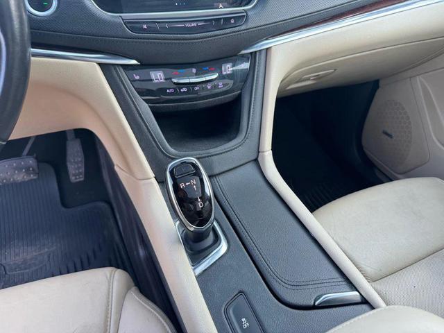 Photo of 2019 GRAY Cadillac XT5
