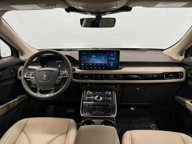 Photo of 2023 Infinite Black Metallic Clearcoat Lincoln Nautilus