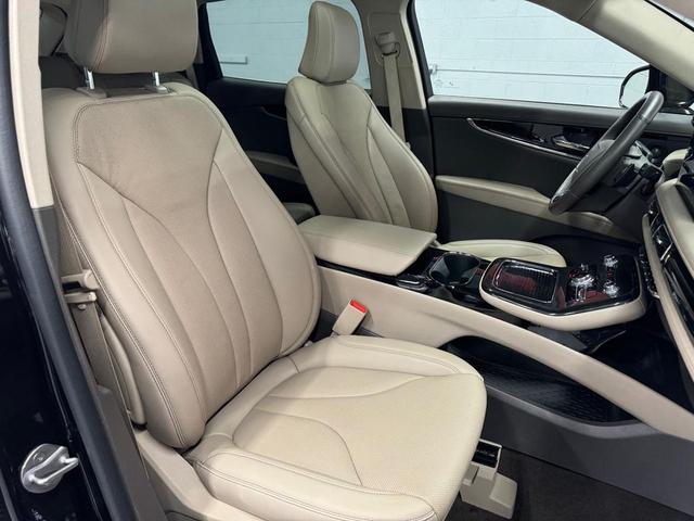 Photo of 2023 Infinite Black Metallic Clearcoat Lincoln Nautilus