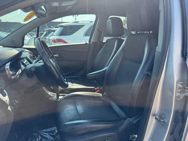 Photo of 2018 SILVER Chevrolet Trax