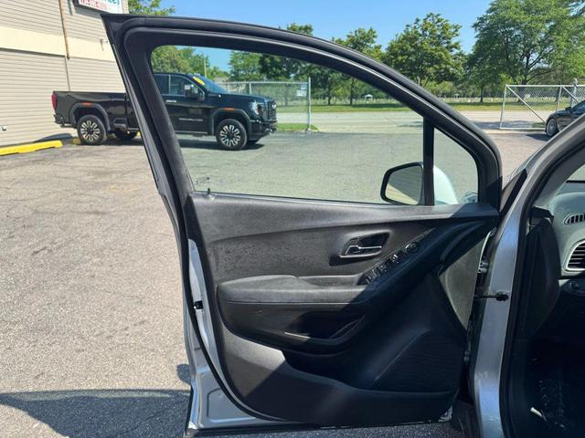 Photo of 2018 SILVER Chevrolet Trax