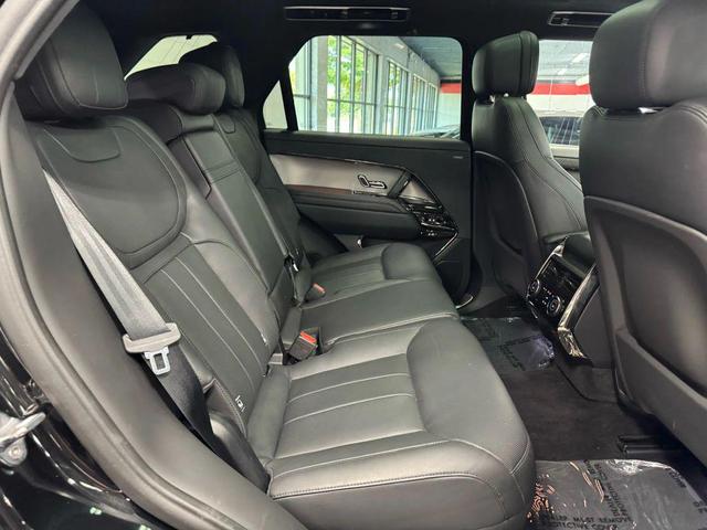 Photo of 2024 Santorini Black Metallic Land Rover Range Rover Sport