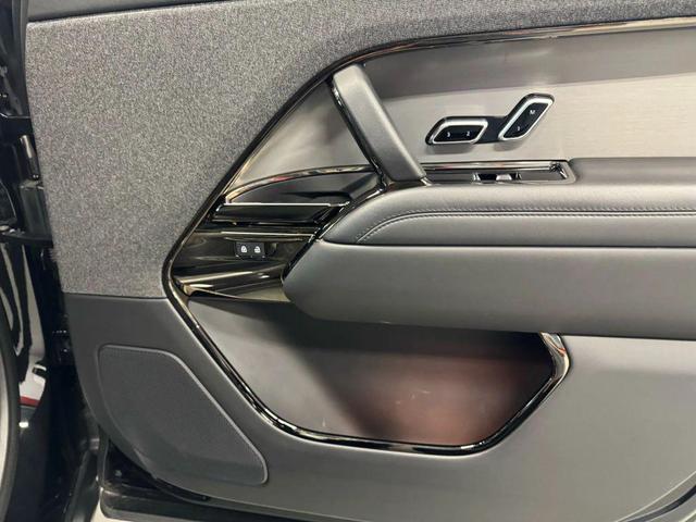 Photo of 2024 Santorini Black Metallic Land Rover Range Rover Sport