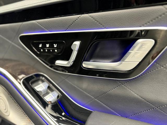 Photo of 2022 BLACK Mercedes-Benz S-Class