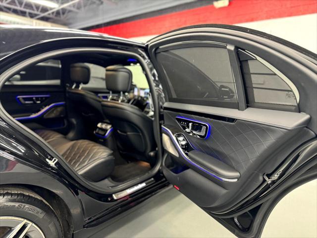 Photo of 2022 BLACK Mercedes-Benz S-Class
