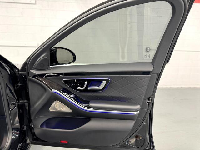 Photo of 2022 BLACK Mercedes-Benz S-Class
