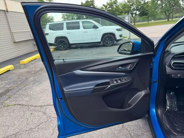 Photo of 2023 BLUE Chevrolet Bolt EUV