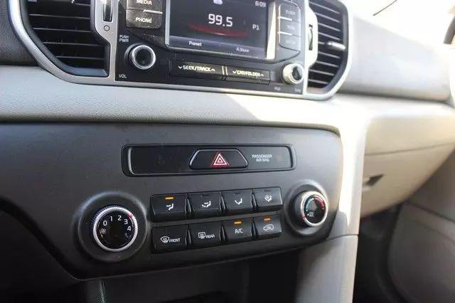 Photo of 2017 Pacific Blue Kia Sportage