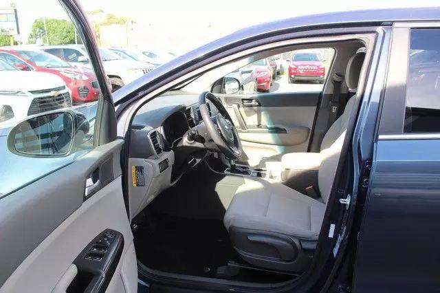 Photo of 2017 Pacific Blue Kia Sportage