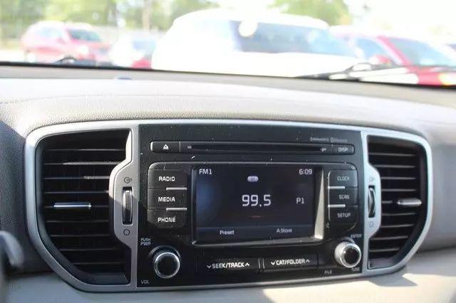 Photo of 2017 Pacific Blue Kia Sportage