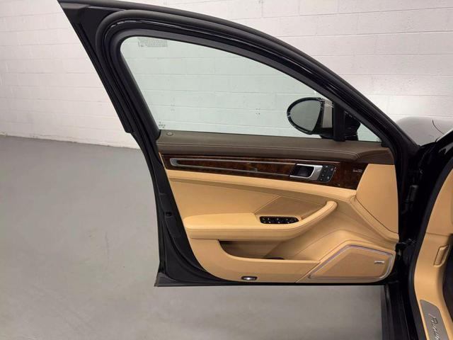 Photo of 2023 BLACK Porsche Panamera