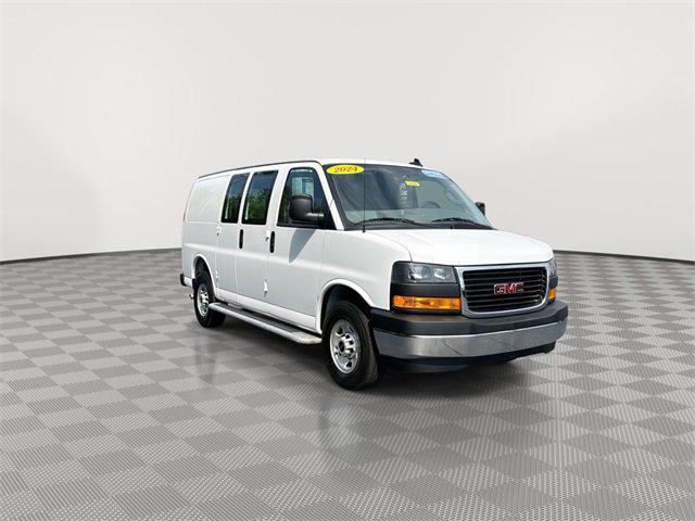 Photo of 2024 Summit White GMC Savana 2500
