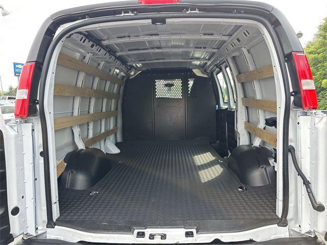 Photo of 2024 Summit White GMC Savana 2500