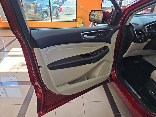 Photo of 2018 Ruby Red Metallic Tinted Clearcoat Ford Edge
