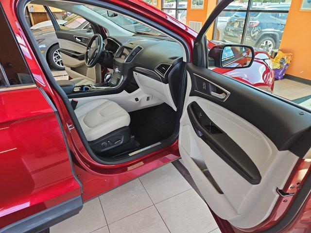 Photo of 2018 Ruby Red Metallic Tinted Clearcoat Ford Edge