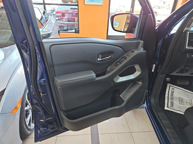 Photo of 2022 Deep Blue Pearl Nissan Frontier