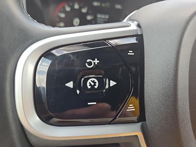 Photo of 2019 Onyx Black Metallic Volvo XC90