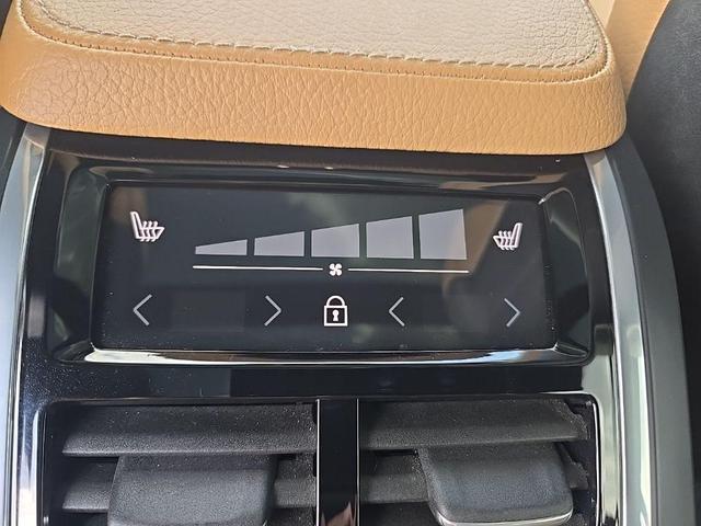 Photo of 2019 Onyx Black Metallic Volvo XC90
