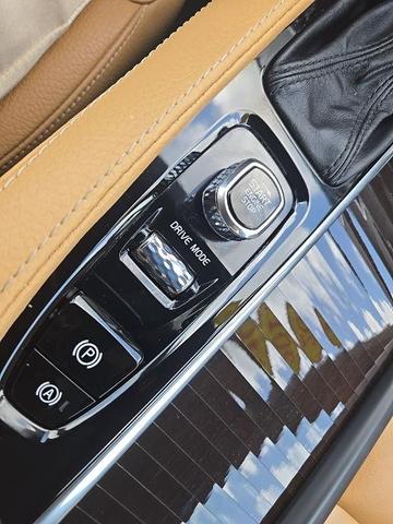 Photo of 2019 Onyx Black Metallic Volvo XC90
