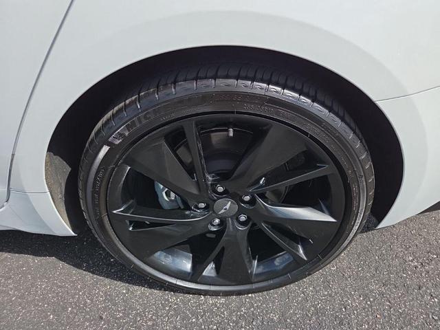 Photo of 2023 Uyuni White Genesis G70
