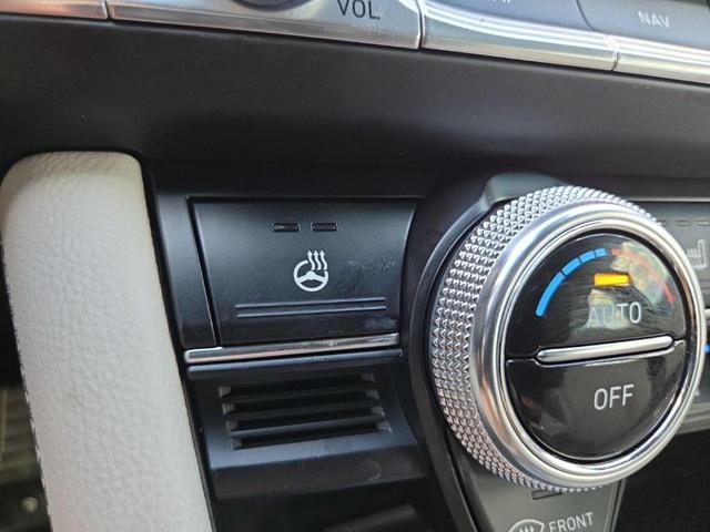 Photo of 2023 Uyuni White Genesis G70
