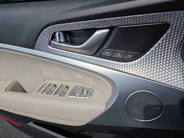 Photo of 2023 Uyuni White Genesis G70
