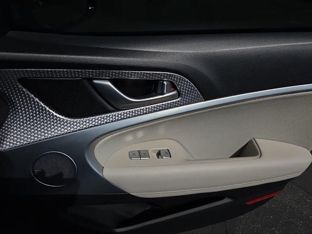 Photo of 2023 Uyuni White Genesis G70