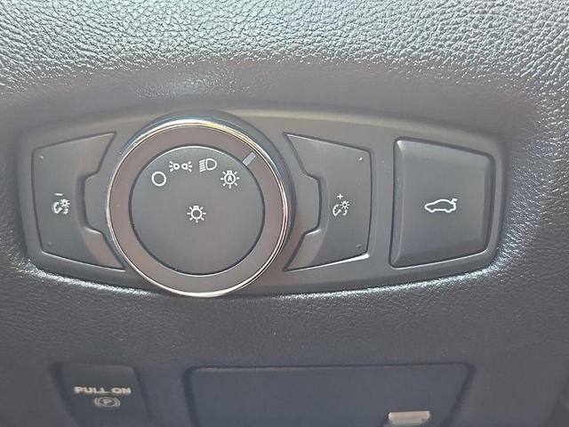 Photo of 2018 White Platinum Tri-Coat Metallic Lincoln Continental