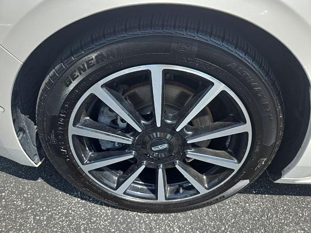 Photo of 2018 White Platinum Tri-Coat Metallic Lincoln Continental