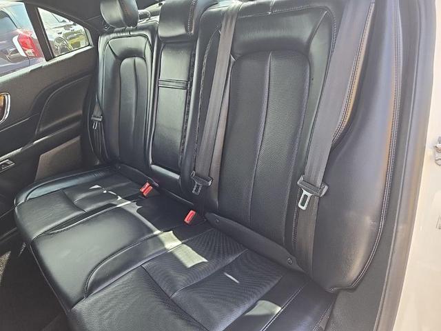 Photo of 2018 White Platinum Tri-Coat Metallic Lincoln Continental
