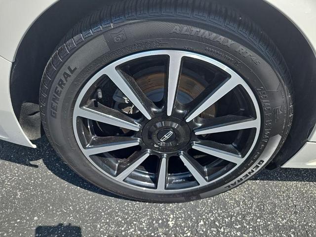 Photo of 2018 White Platinum Tri-Coat Metallic Lincoln Continental