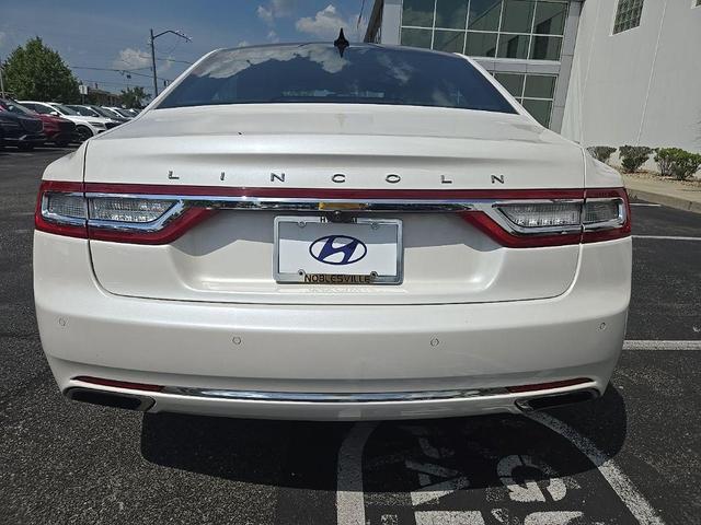 Photo of 2018 White Platinum Tri-Coat Metallic Lincoln Continental