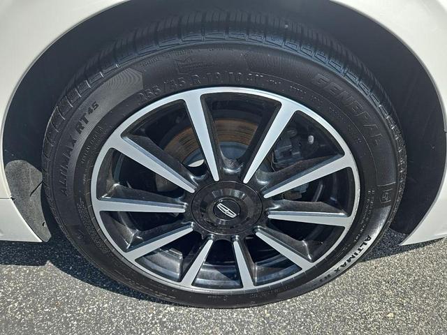 Photo of 2018 White Platinum Tri-Coat Metallic Lincoln Continental