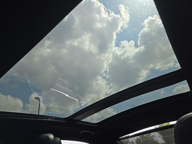Photo of 2018 White Platinum Tri-Coat Metallic Lincoln Continental