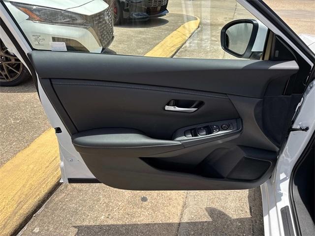 Photo of 2025 Cloud White Nissan Sentra