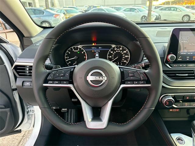 Photo of 2025 White Nissan Altima