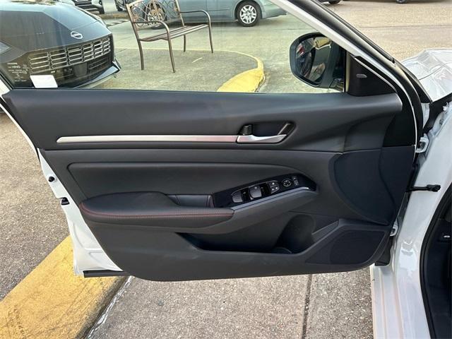 Photo of 2025 White Nissan Altima