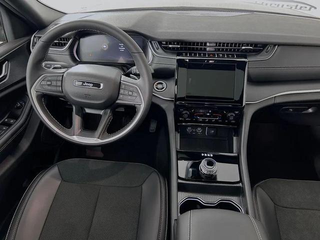 Photo of 2025 Velvet Red Pearlcoat Jeep Grand Cherokee L