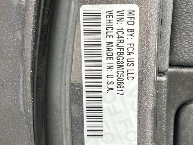 Photo of 2021 Granite Crystal Clearcoat Metallic Jeep Grand Cherokee