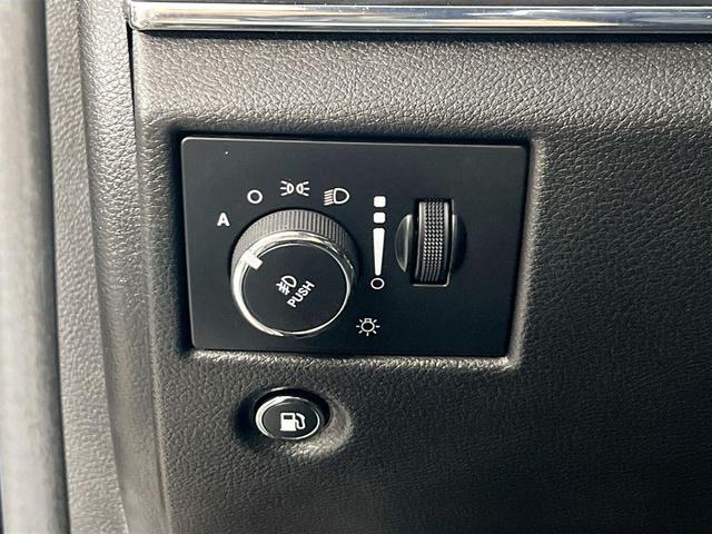 Photo of 2021 Granite Crystal Clearcoat Metallic Jeep Grand Cherokee