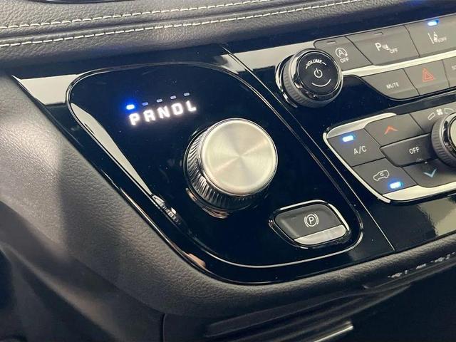 Photo of 2025 Diamond Black Crystal Pearlcoat Chrysler Pacifica