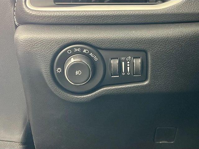 Photo of 2025 Diamond Black Crystal Pearlcoat Chrysler Pacifica
