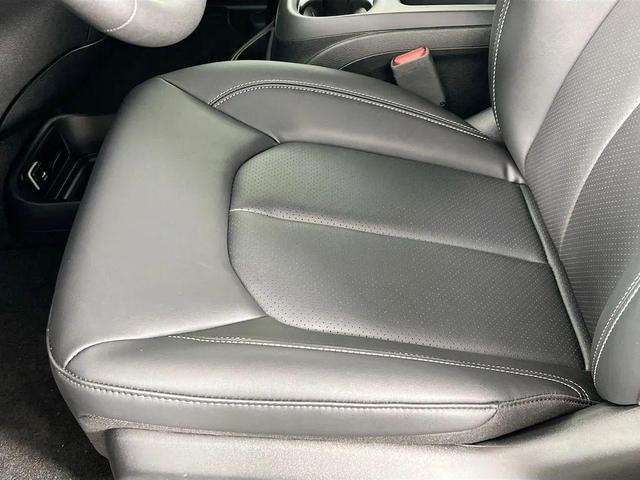Photo of 2025 Diamond Black Crystal Pearlcoat Chrysler Pacifica