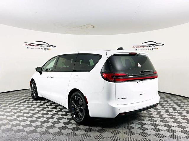 Photo of 2026 Bright White Clearcoat Chrysler Pacifica