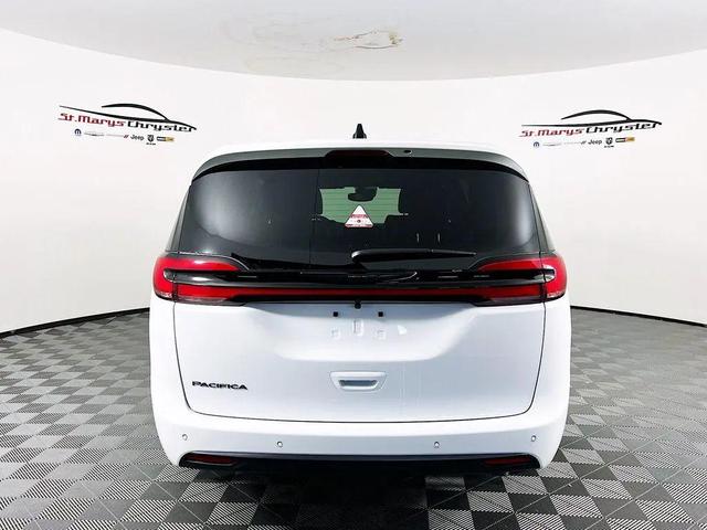 Photo of 2026 Bright White Clearcoat Chrysler Pacifica