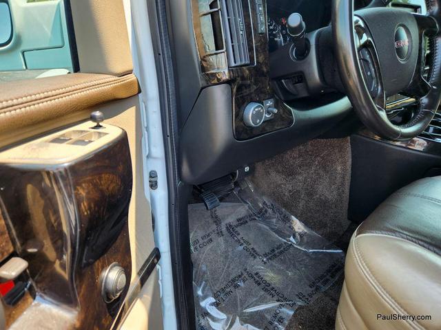 Photo of 2018 Summit White GMC Savana 2500