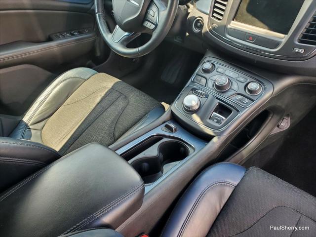 Photo of 2015 Billet Silver Metallic Clearcoat Chrysler 200