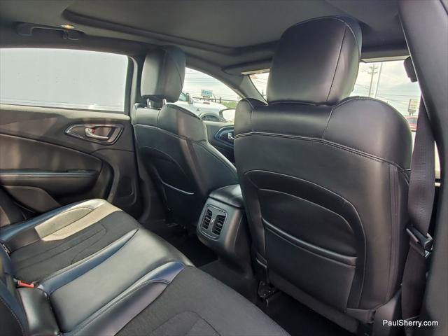 Photo of 2015 Billet Silver Metallic Clearcoat Chrysler 200