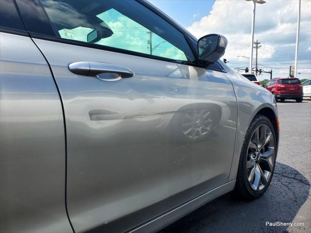 Photo of 2015 Billet Silver Metallic Clearcoat Chrysler 200