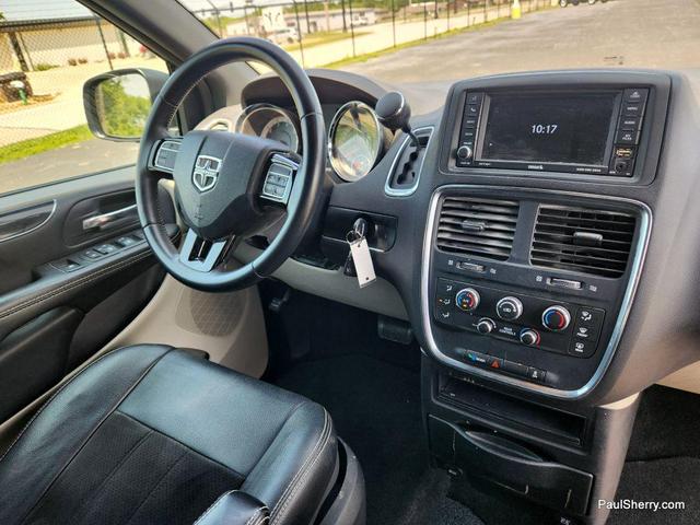 Photo of 2019 Granite Pearlcoat Dodge Grand Caravan